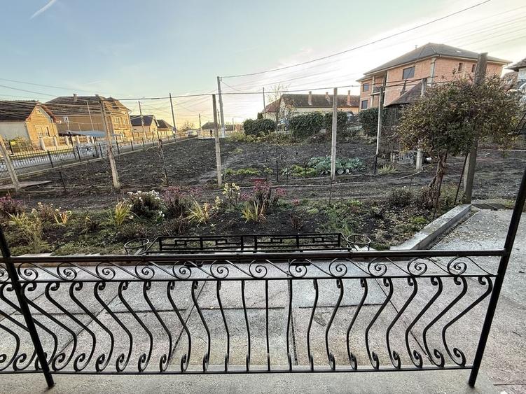 Casă cu 4 camere în Viișoara
