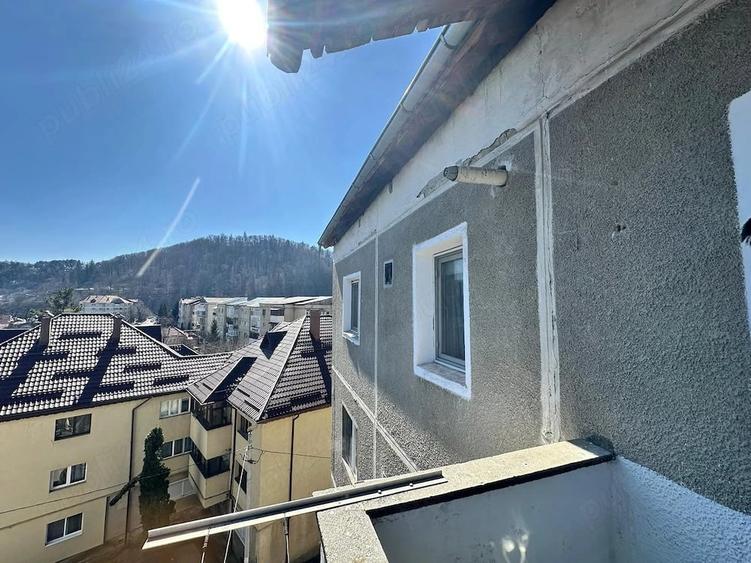 Apartament cu 3 camere decomandat în Coman