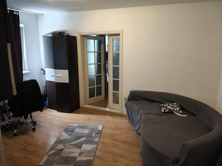 Apartament cu 2 camere semidecomandat în Girocului