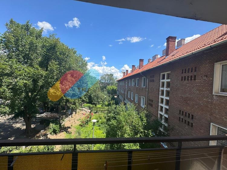Apartament cu 4 camere decomandat în Dâmbul Rotund