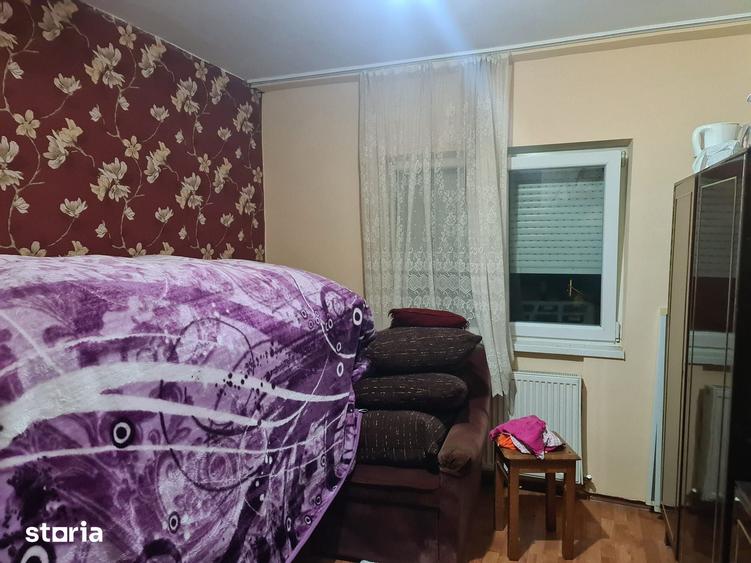Apartament spatios cu 4 camere, 2 balcoane Marghita, zona Penny - 1