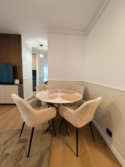 Apartament cu 3 camere semidecomandat în Florești