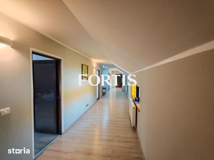 Casă cu 8 camere cu Teren 1600 Mp în Mândra