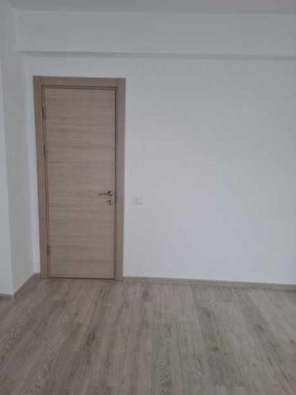 Apartament cu 3 camere decomandat în Titan