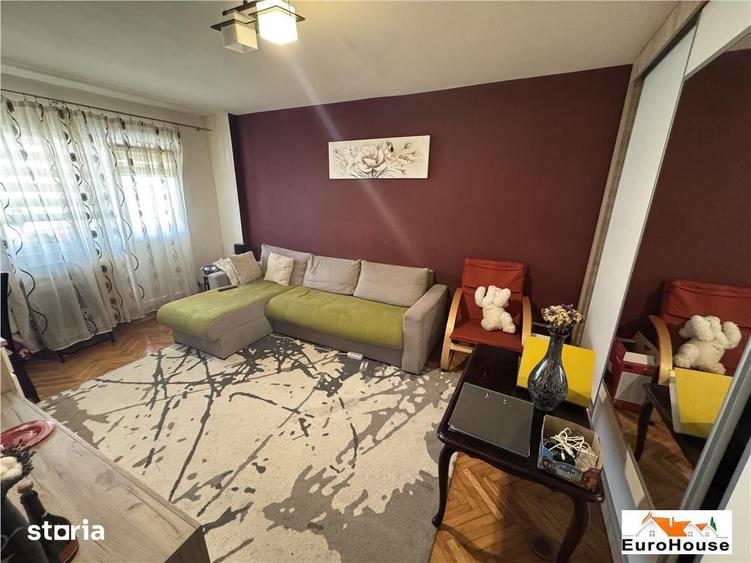 Apartament cu 3 camere decomandat în Cetate