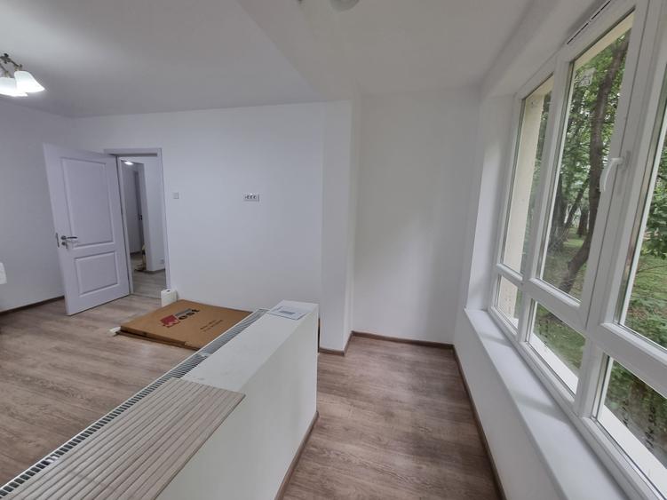 Apartament cu 3 camere decomandat în P-ța Reșița