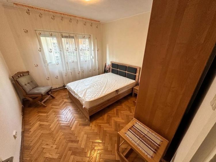 Ofer spre vanzare Apartament 3 Camere + Hol in zona centrala Et. 2 - 8