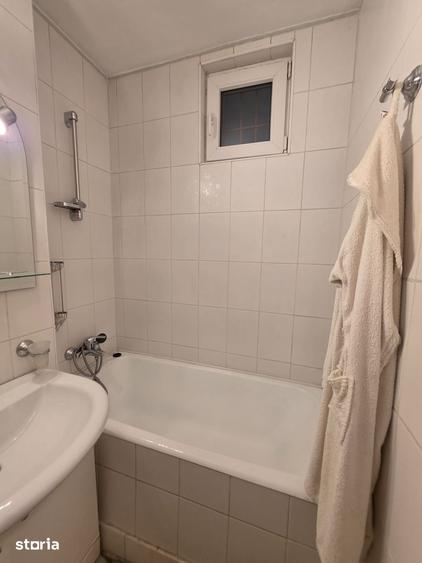 Apartament cu 3 camere decomandat în Drumul Taberei