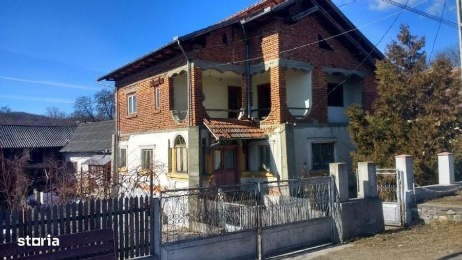 Casă cu 3 camere în Stănești