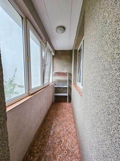 Apartament cu 3 camere semidecomandat, mobilat în Giulești