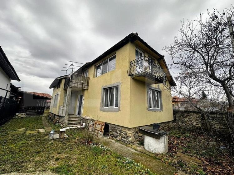 Casă individuală cu 4 camere cu Teren 4000 Mp în Stănești