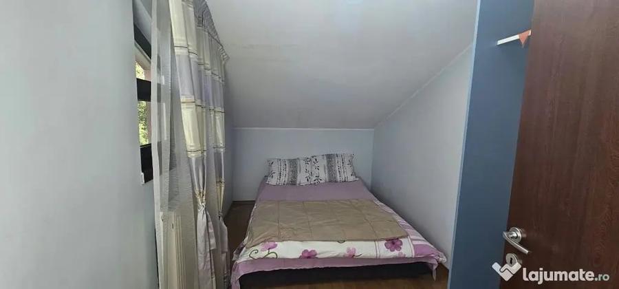 Apartament cu 5 camere decomandat în Micro 20