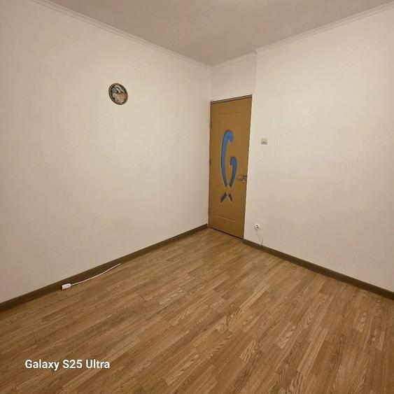 Apartament cu 3 camere semidecomandat în Exterior Vest