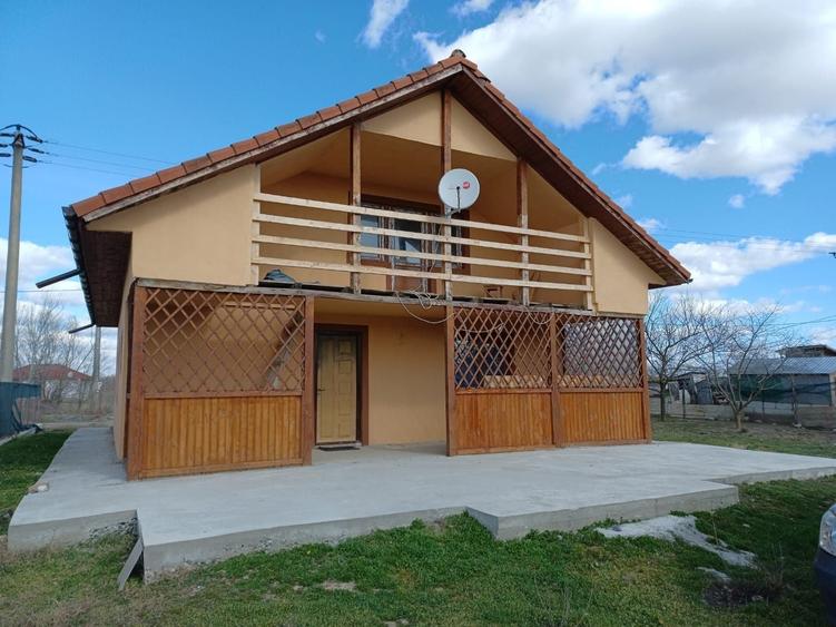 Casă cu 3 camere în Ceatalchioi