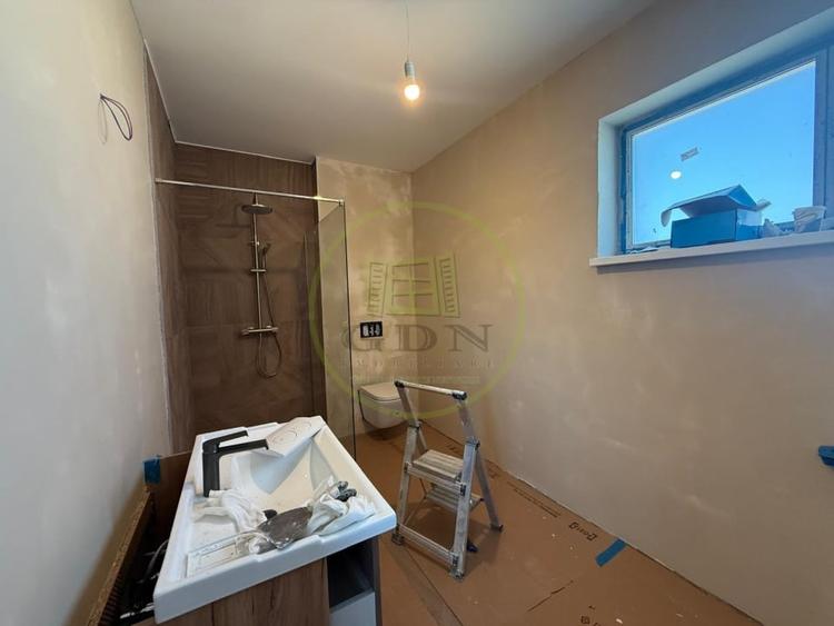 Casă individuală cu 7 camere cu Canalizare în Bariera Vâlcii
