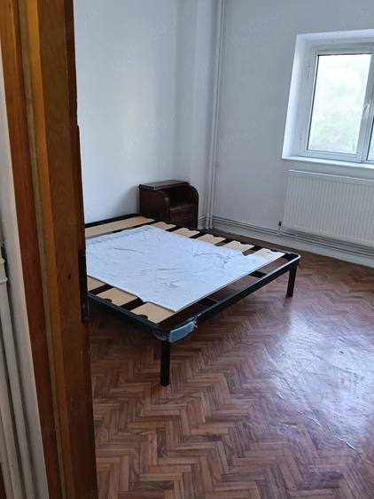 Apartament cu 2 camere semidecomandat în Sebastian