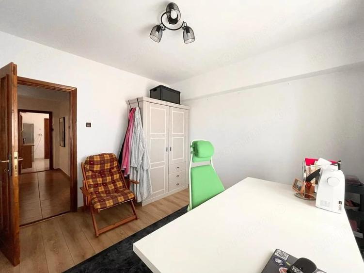 Apartament cu 4 camere decomandat în Central