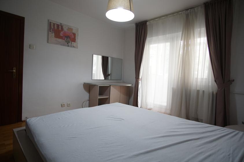 Apartament cu 3 camere decomandat în Nerva Traian