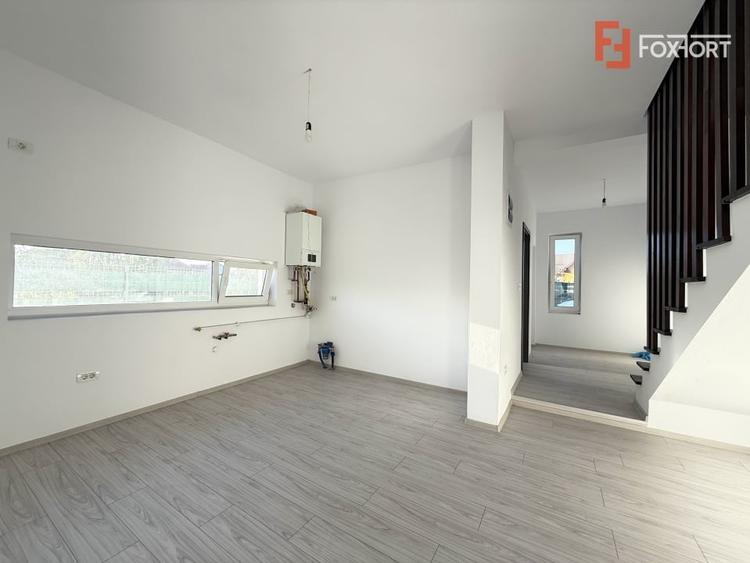 Duplex cu 4 camere cu Canalizare în Săcălaz