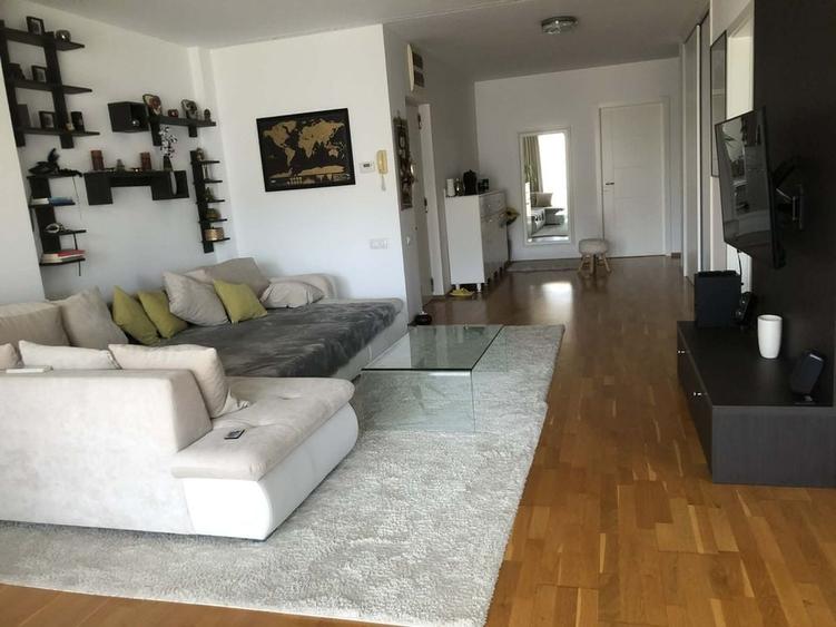 Apartament cu 3 camere decomandat în Tunari