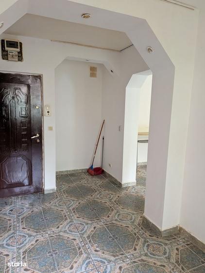 Apartament cu 2 camere semidecomandat în Brazda lui Novac