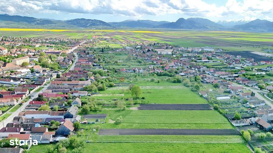 Teren de 4400 mp, în Prejmer