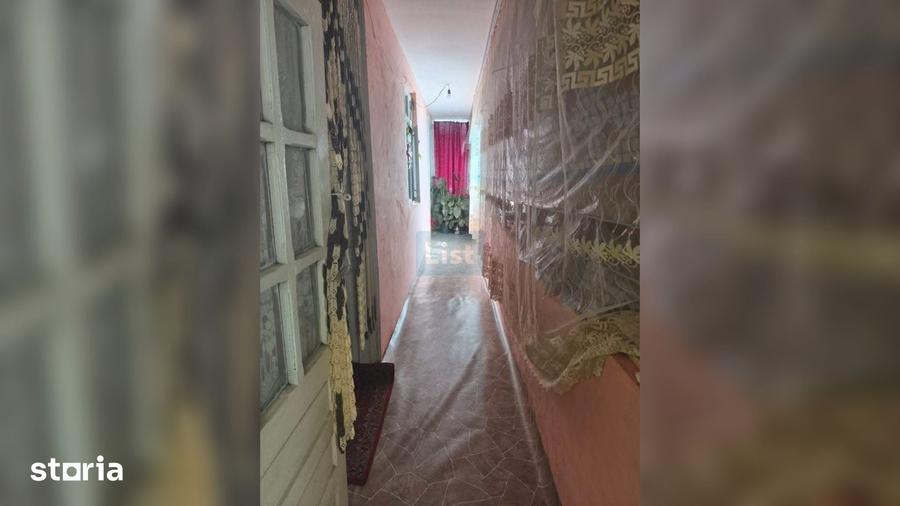 Casă cu 7 camere cu Teren 1400 Mp în Poienarii Burchii