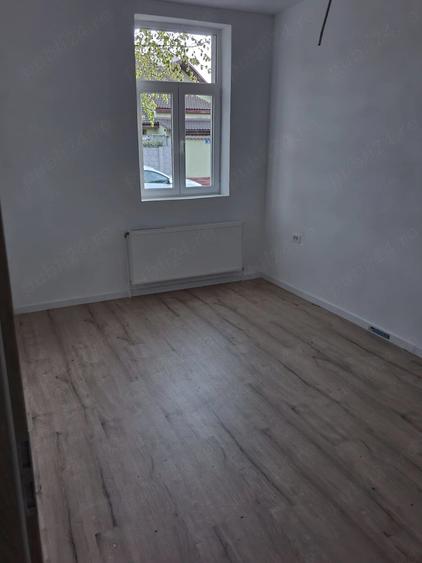 Casă cu 3 camere cu Teren 100 Mp în Central