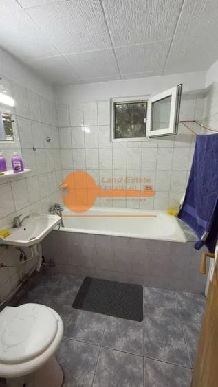 Apartament cu 3 camere semidecomandat, mobilat în Apusului