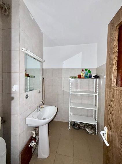 Apartament cu 3 camere semidecomandat în Pantelimon