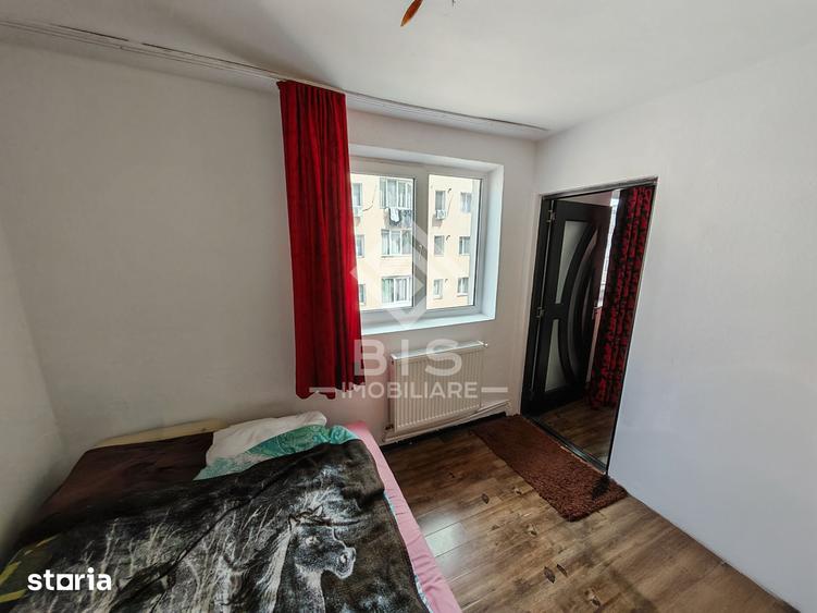 Apartament cu 3 camere semidecomandat în Central