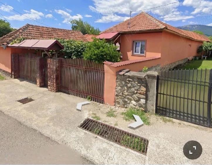Casă cu 6 camere cu Teren 1080 Mp în Runcu