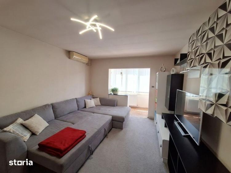 Apartament cu 2 camere, mobilat în Est