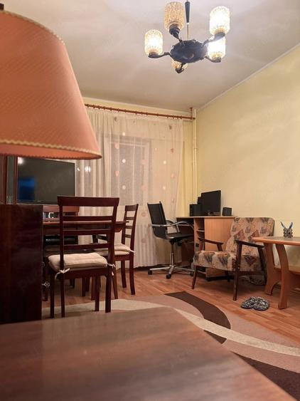 Apartament cu 3 camere decomandat în Giurgiului