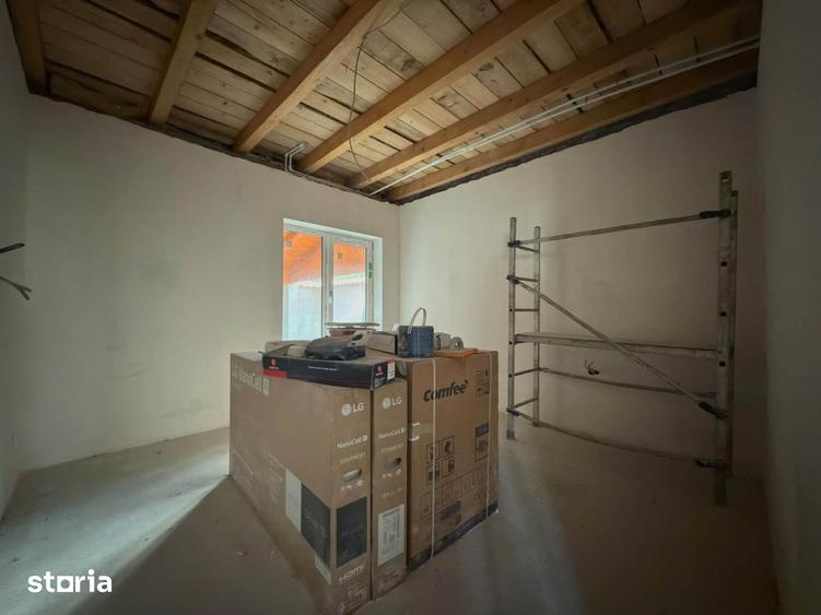 Casă cu 5 camere cu Teren 400 Mp în Lumina