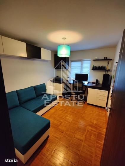 Apartament cu 4 camere decomandat în Girocului