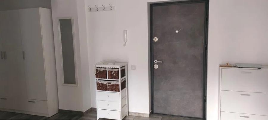 Apartament cu 2 camere semidecomandat, mobilat în Florești