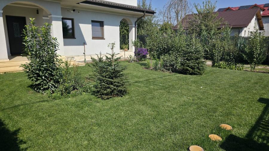 Casă individuală cu 4 camere cu Teren 1050 Mp în 1 Decembrie