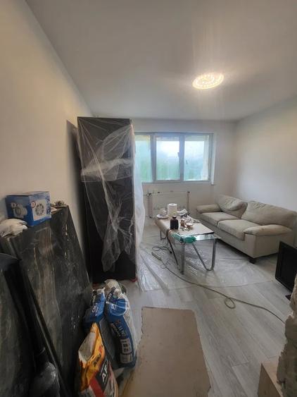 Apartament cu 3 camere decomandat în Drumul Taberei