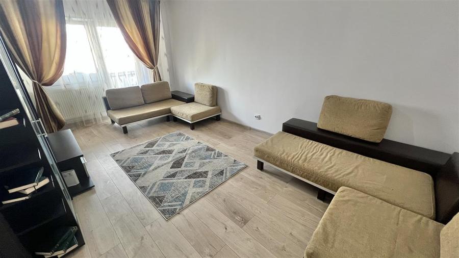 Apartament cu 3 camere decomandat, mobilat în Răcădău