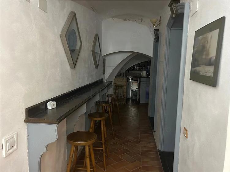 Spațiu comercial, de 380 mp, în P-ța Unirii