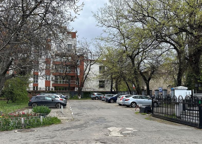 Spațiu comercial, de 4,000 mp, în Victoriei