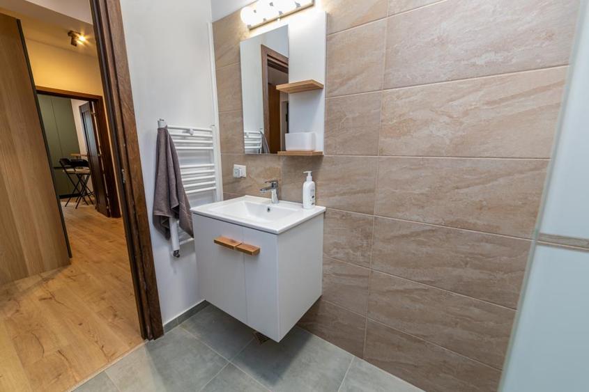 Apartament cu 2 camere decomandat, mobilat în Jiului