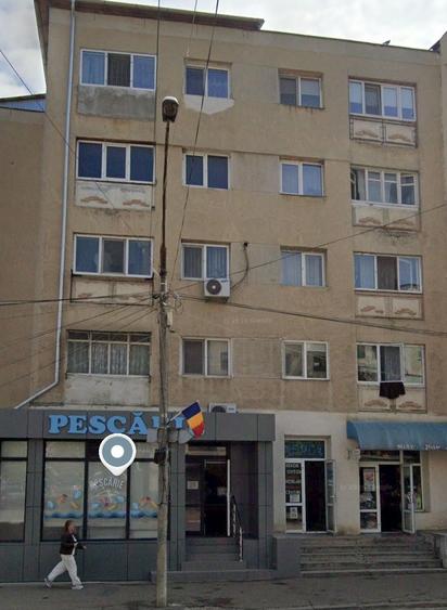 Apartament cu 4 camere decomandat în Central