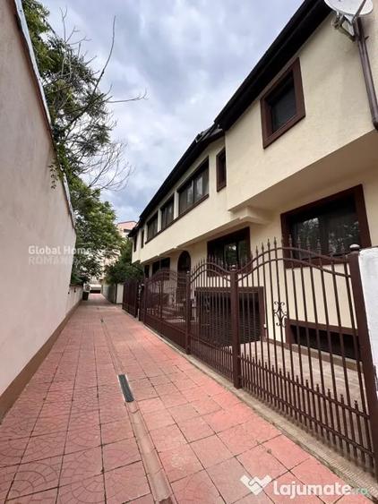 Casă cu 10 camere cu Teren 246 Mp în Eminescu