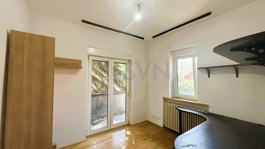 Apartament cu 5 camere decomandat în Primăverii