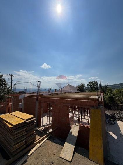 Duplex cu 5 camere cu Teren 250 Mp în Iris