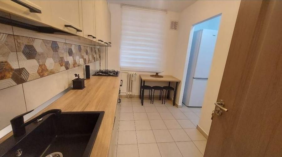 Apartament cu 3 camere decomandat, mobilat în Drumul Taberei