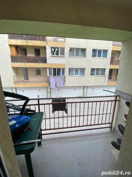 Apartament cu 3 camere semidecomandat în Florești