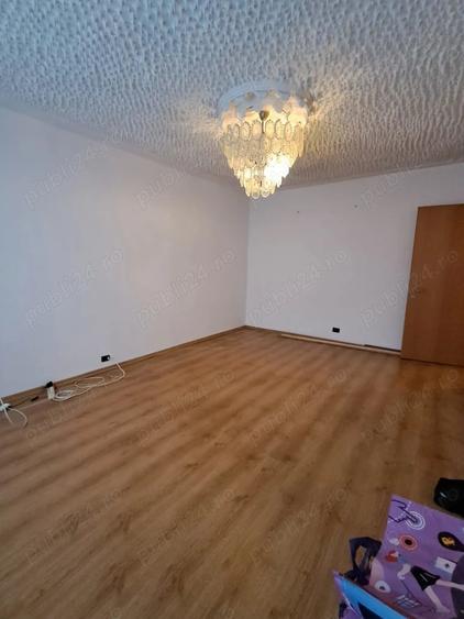 Apartament cu 3 camere decomandat în Tomești